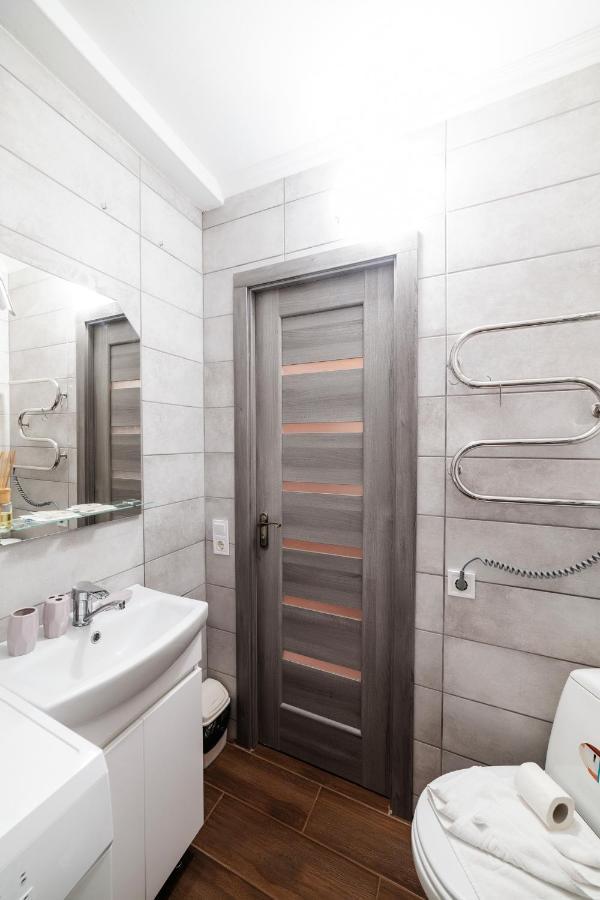 2 Найкраще Розташування В Місті Нова Квартира В Центрі Oujhorod Extérieur photo